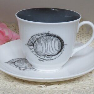 Susie Cooper Black Fruit APPLE Teacup & Saucer Vintage Discontinued (K647)